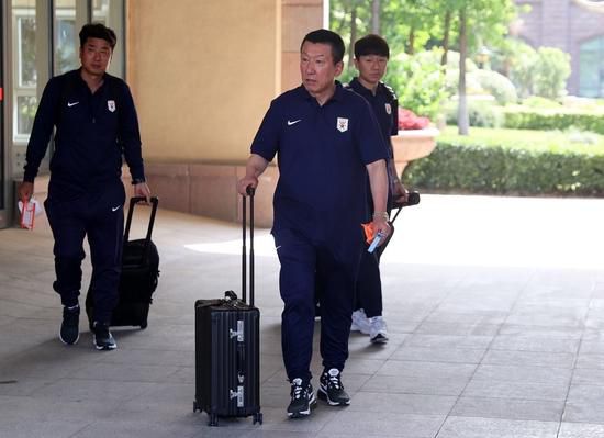 被触手调教灌满肚子舒服文
